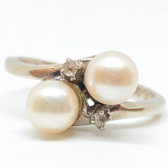 Lovely Floral Stud Earrings With Genuine Tiger/'s Eye Crafted in 10K Yellow Gold
